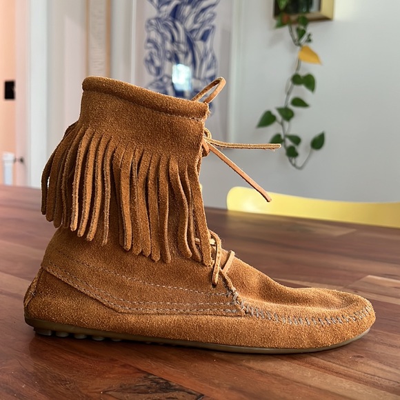 Minnetonka Ankle Hi “Tramper” Brown Suede Fringe Boots, Size 7 - Picture 6 of 10
